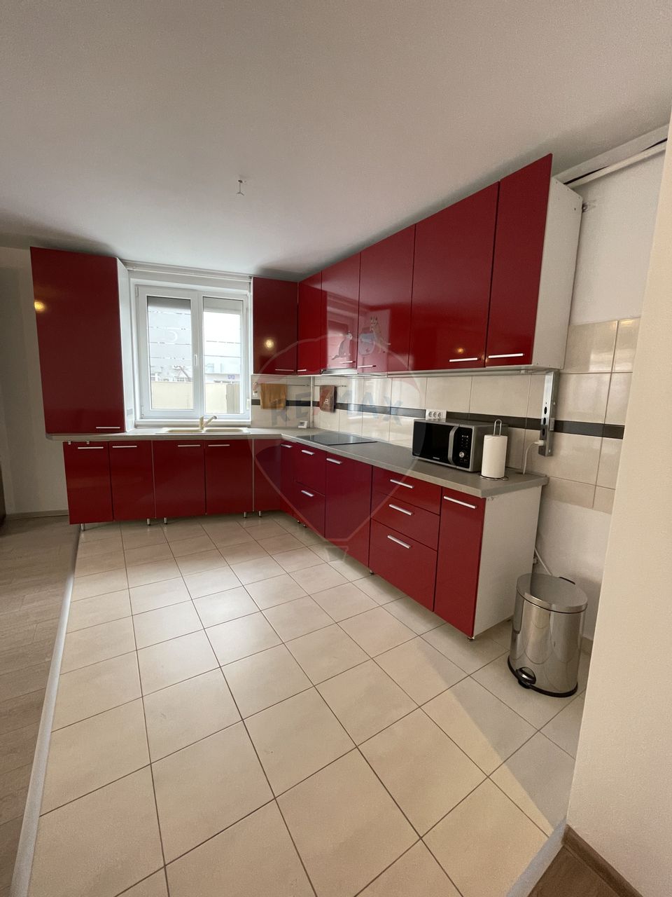 Apartament cu centrala si curte proprie - Vitan Mall