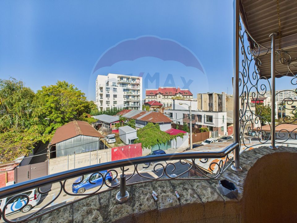 De vanzare| Casa cu piscina, saune si design elegant- Zona Matasari