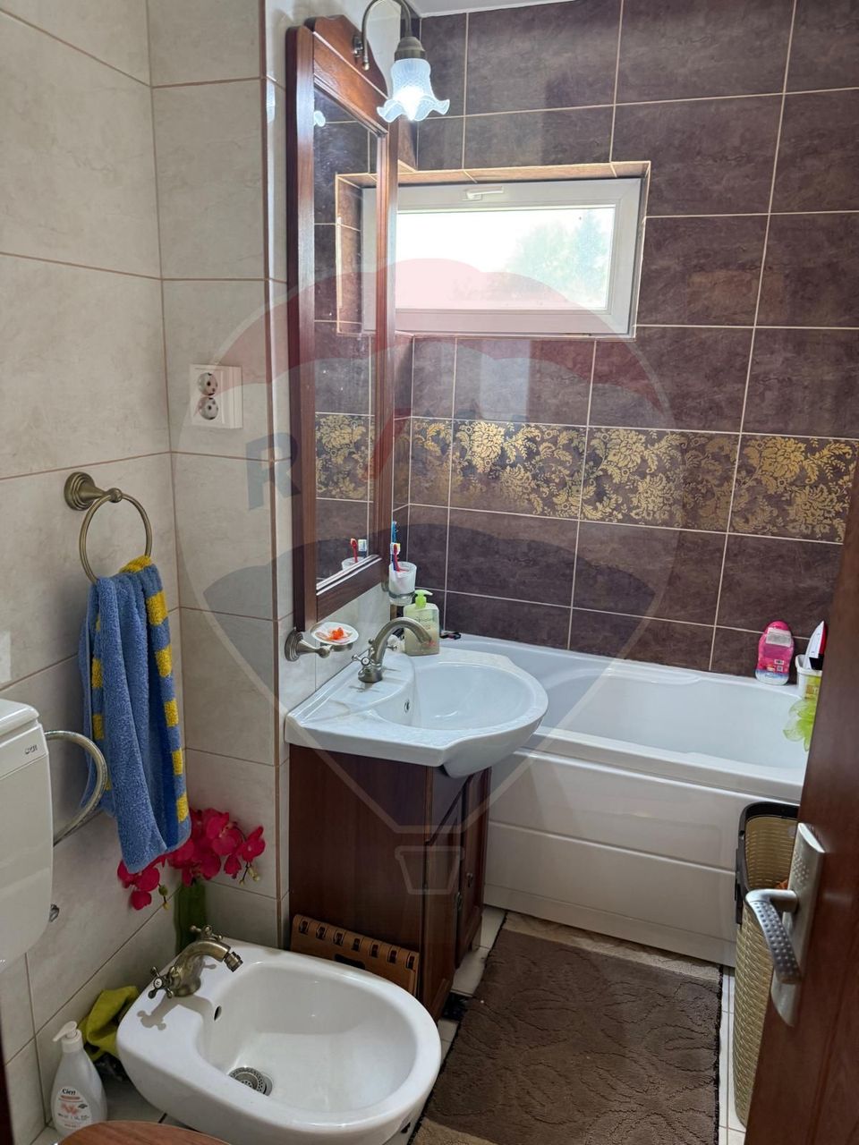CENTRAL APARTAMENT CU 4 CAMERE ETAJ 1 DE VANZARE
