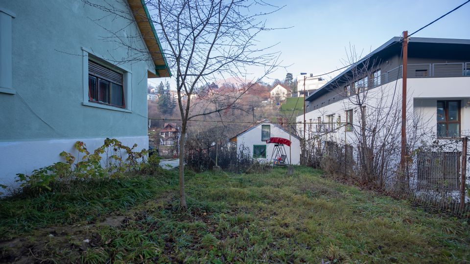 Property with impressive land of 1700sqm in Scheii Brașovului