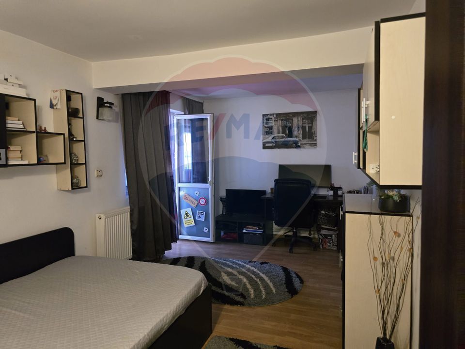 Casă / Vilă cu 5 camere de vânzare în zona George Enescu