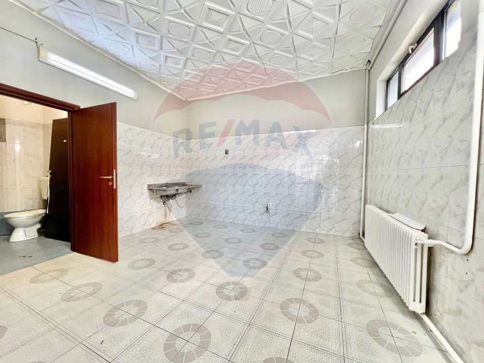 122sq.m Commercial Space for rent, Decebal area