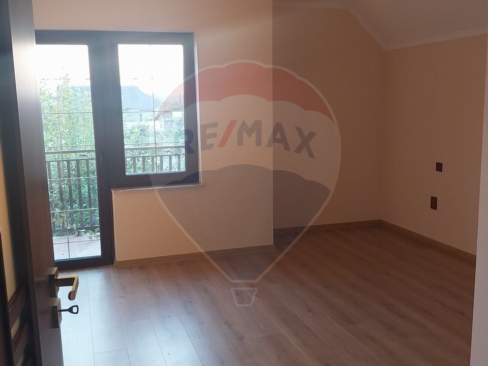 5 room House / Villa for sale