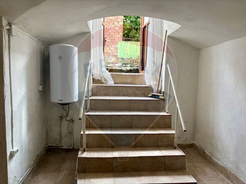 Apartament cu 4 camere de vânzare în zona Ultracentral