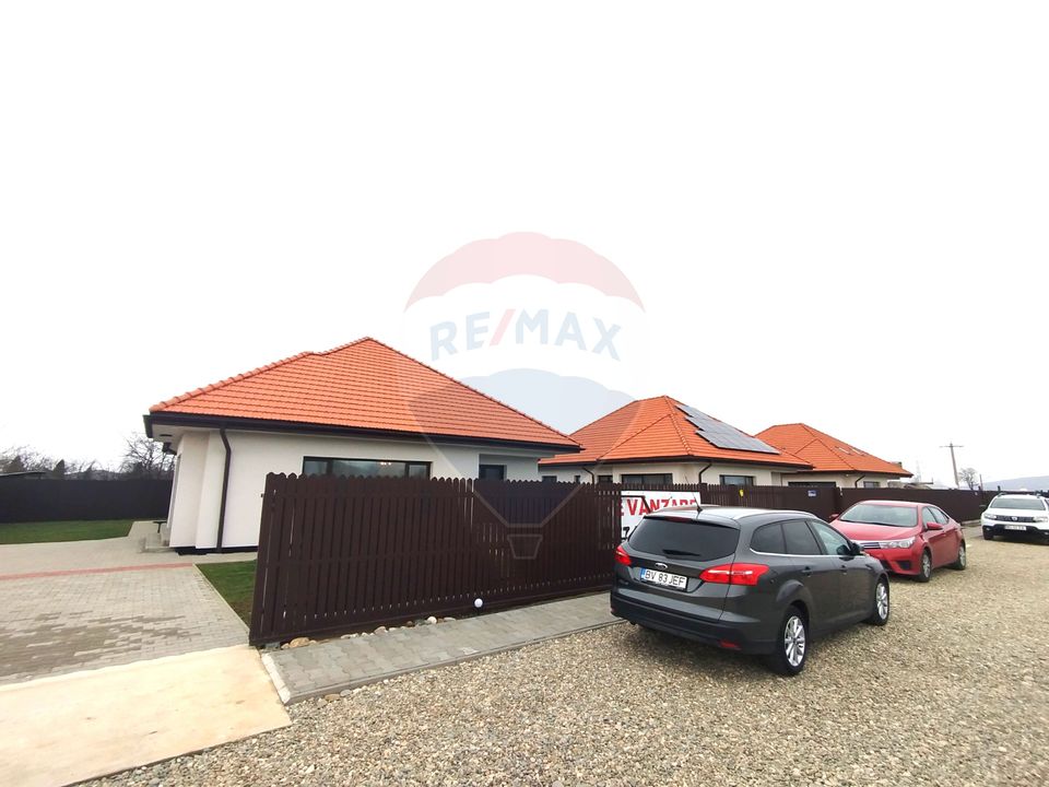 Casă / Vilă cu 4 camere de vânzare/zona Harman