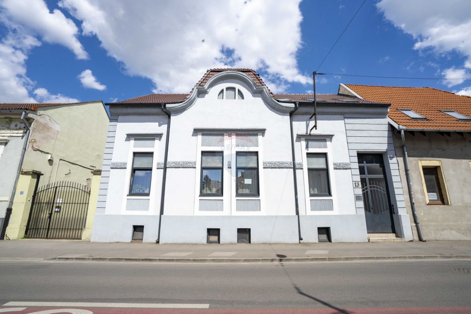 De vânzare casă cu 6 camere, ultracentral – str. Moscovei