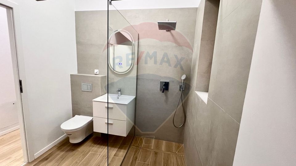 Apartam decomandat 2 cam la casa cu terasa, gradina - Pet Friendly