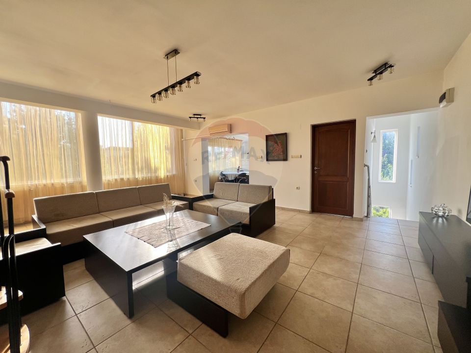 8 room House / Villa for sale