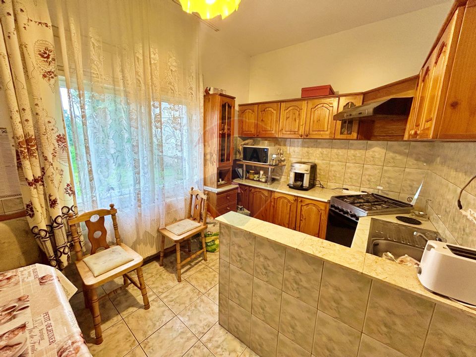 7 room House / Villa for sale, Parneava area