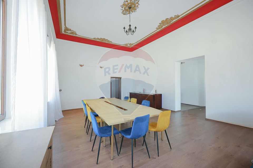 235sq.m Commercial Space for rent, Ultracentral area