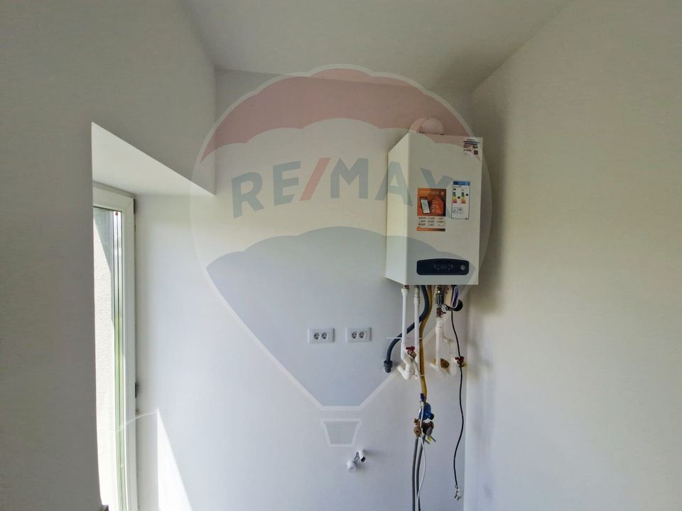 Casă / Vilă - 132,5 mp  , teren - 264 mp  / zona Cârcea