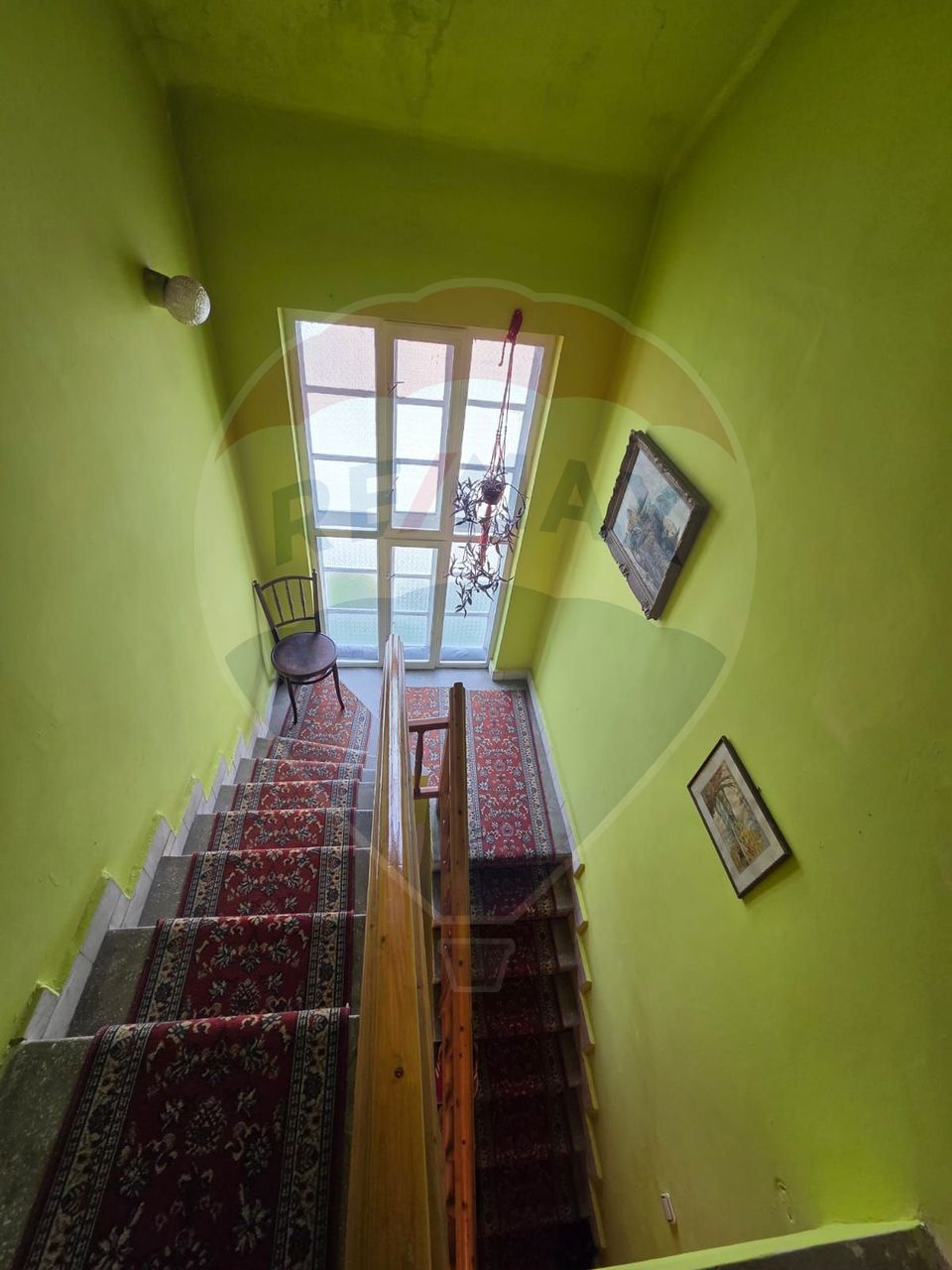 Casă cu etaj , curte proprie