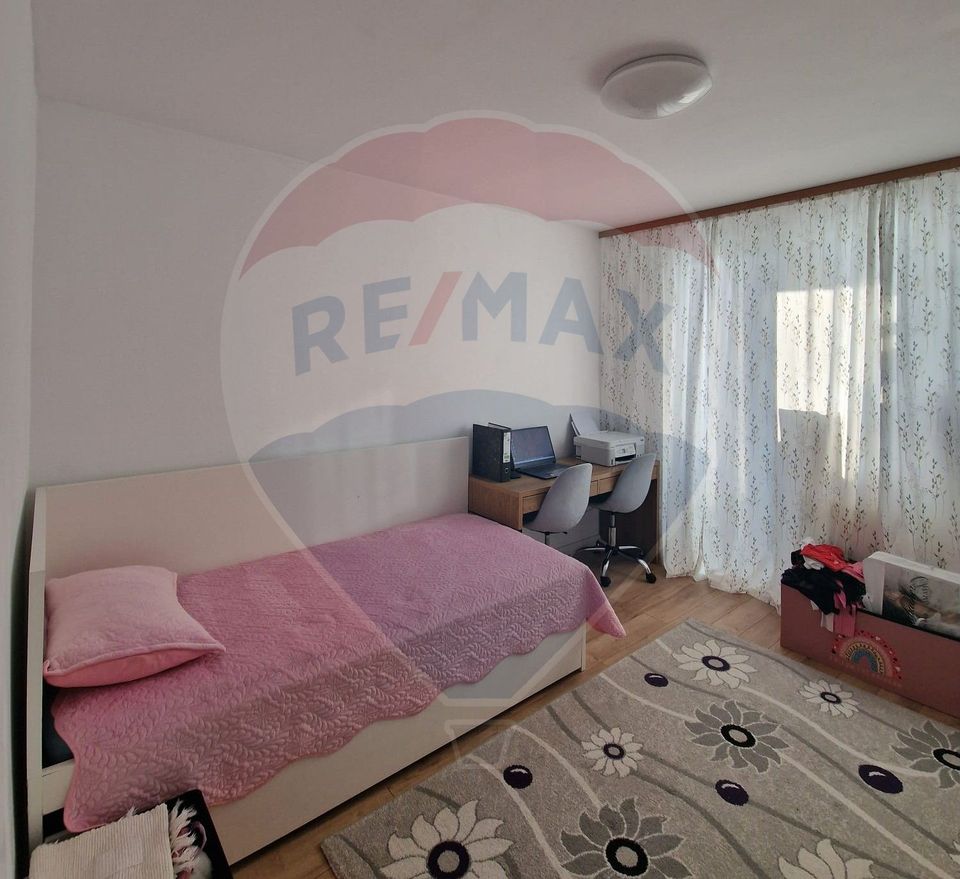 Apartament cu 4 camere de vânzare în zona Ultracentral