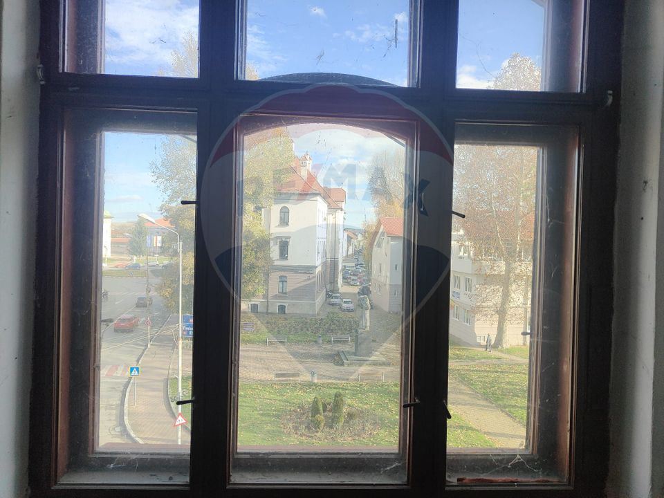 5 room Apartment for sale