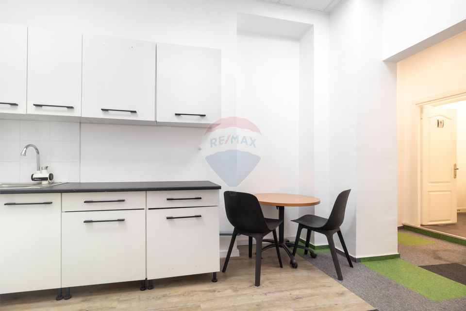 Commercial space with showcase, Gara de Nord train station