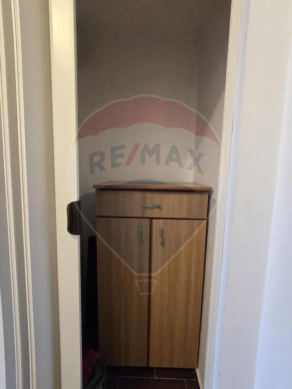 DE INCHIRIAT Apartament cu 2 camere în zona Pajura