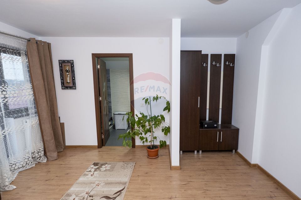 Vila 5 camere complet mobilata, foișor, teren generos