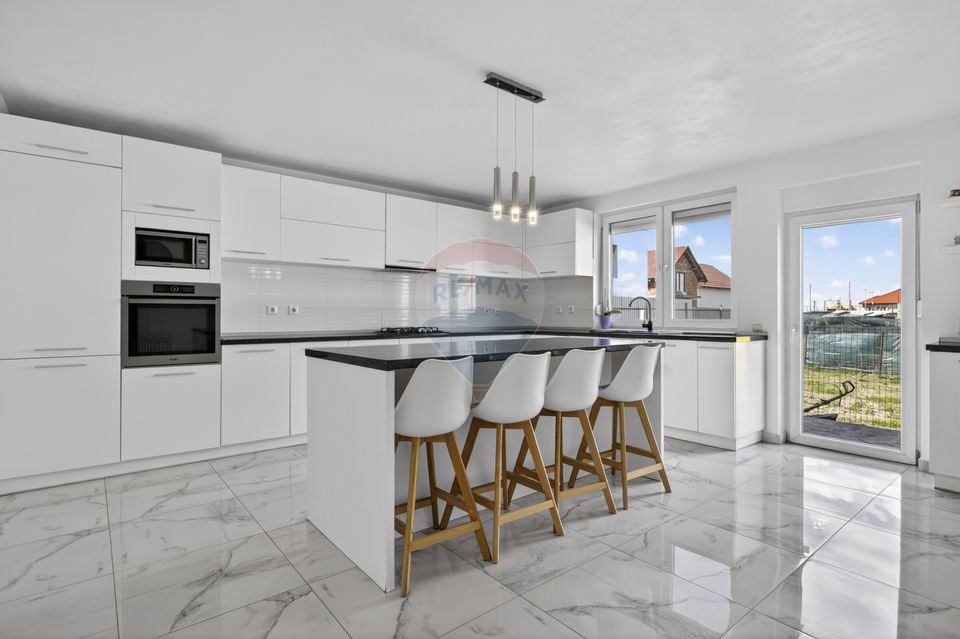 6 room House / Villa for sale