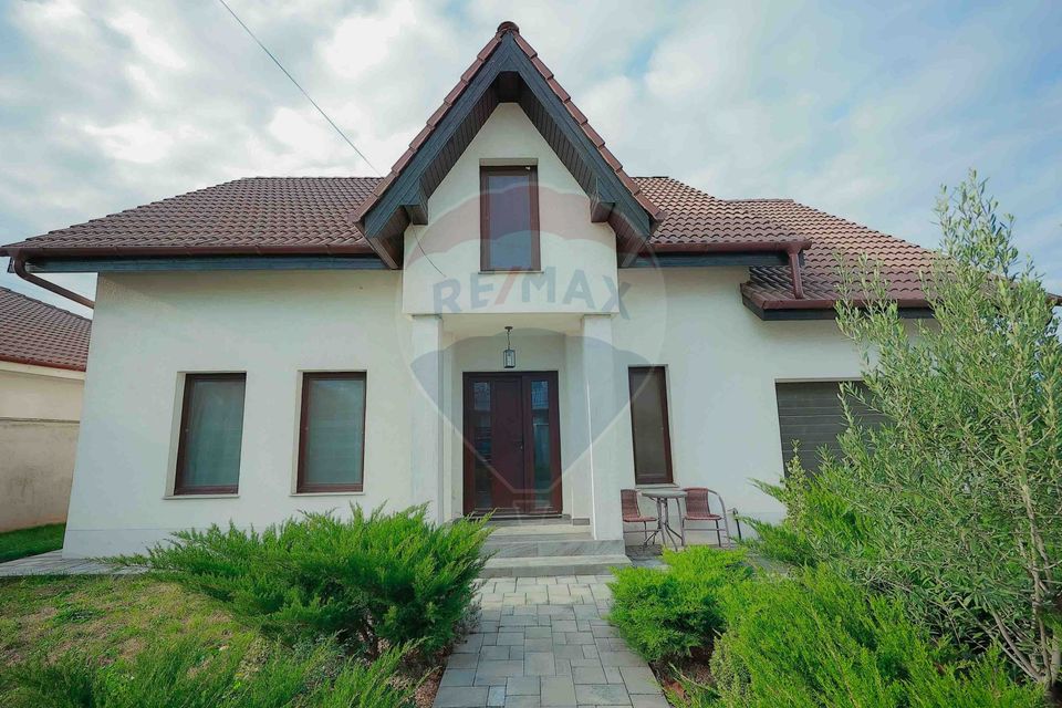 Casă 4 Camere cu Garaj, Construită de Proprietar, Cartier Episcopia
