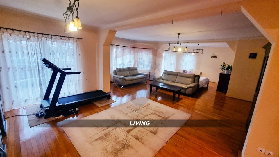 10 room House / Villa for sale, Independentei area