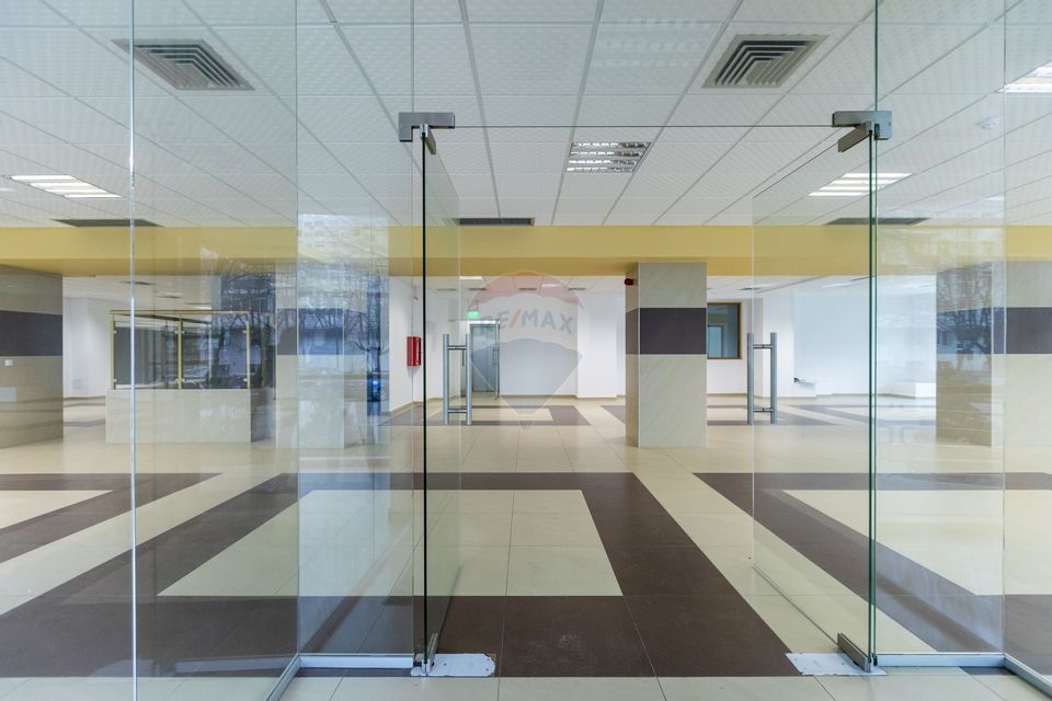 Prime Central Building in Bacău – Perfect for Corporate Offices