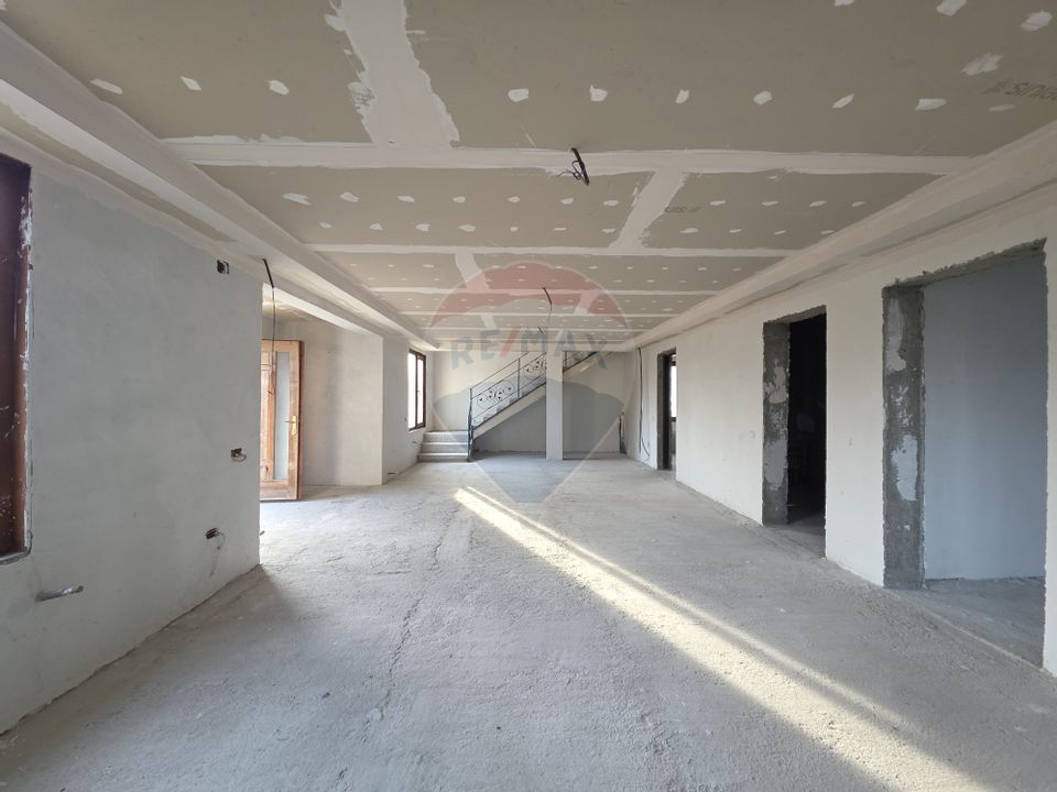 6 room House / Villa for sale, Izvoare area
