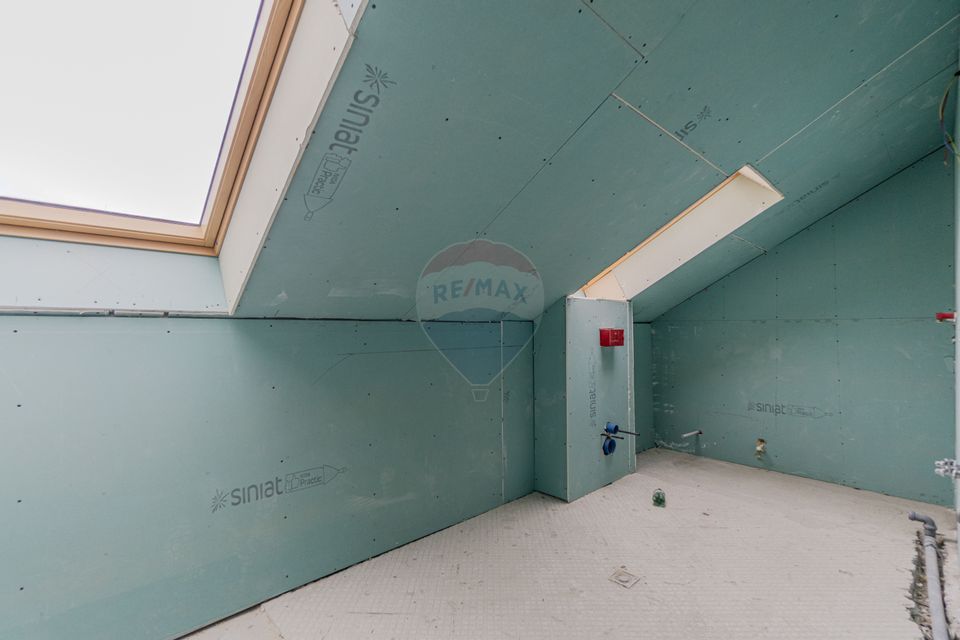 Cladire de 902 mp utili de vânzare, zona Grivitei - DN 13, COMISION 0