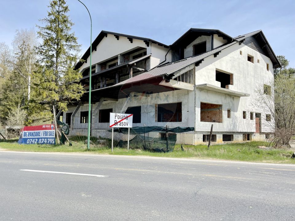 Land and multifunctional building, Poiana Brasov