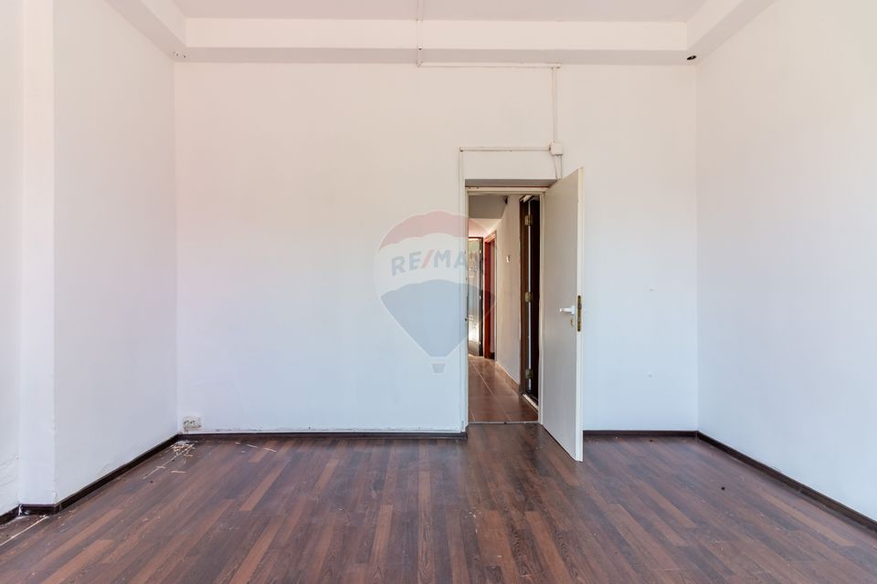 Casă / Vilă în zona Calea Calarasilor, ideal investitie, 6xparcare