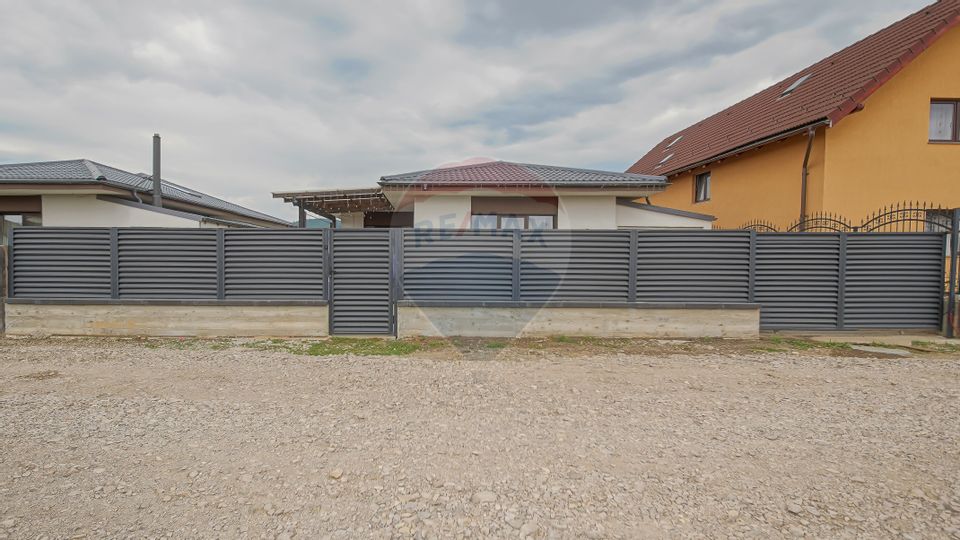 Vilă modernă, cu garaj, panouri și pompă de căldură, Cristian