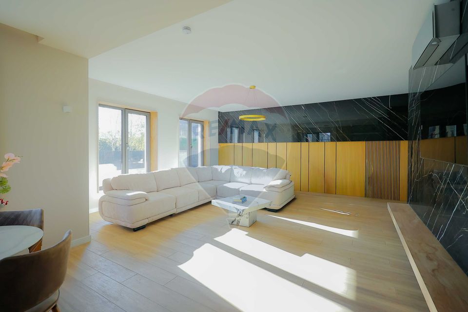 De vânzare Vilă cu 8 camere în Sânmartin, 290 mp util, teren 1100 mp