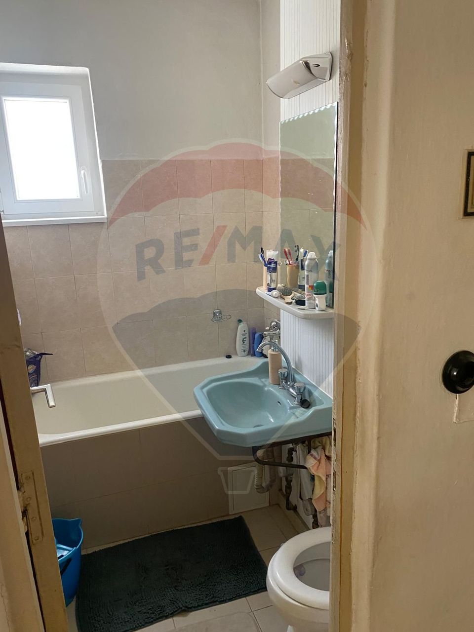 Apartament cu 3 camere de vânzare