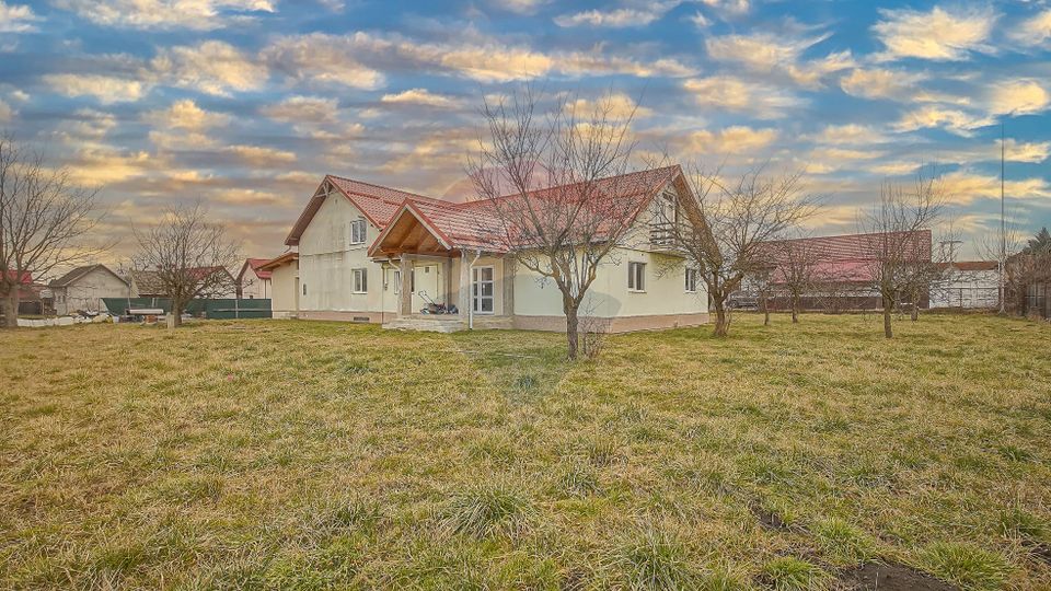 COMISION 0|VILA  STUPINI – 1.400 MP TEREN, 295 MP UTILI