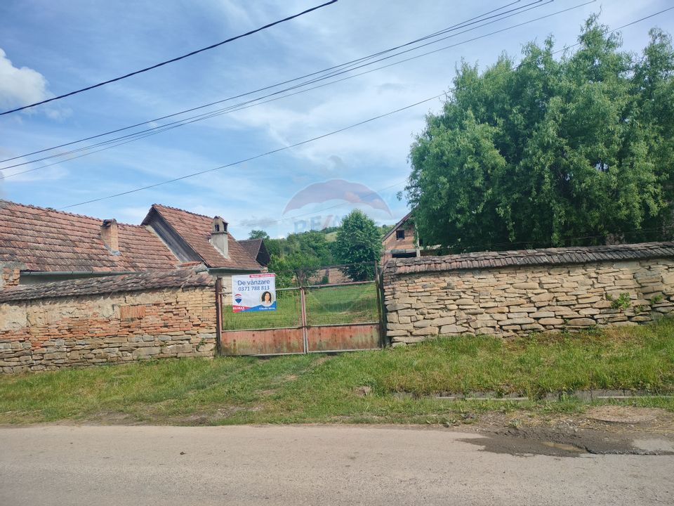 Teren cu constructie la rosu in Cloasterf,comuna Saschiz