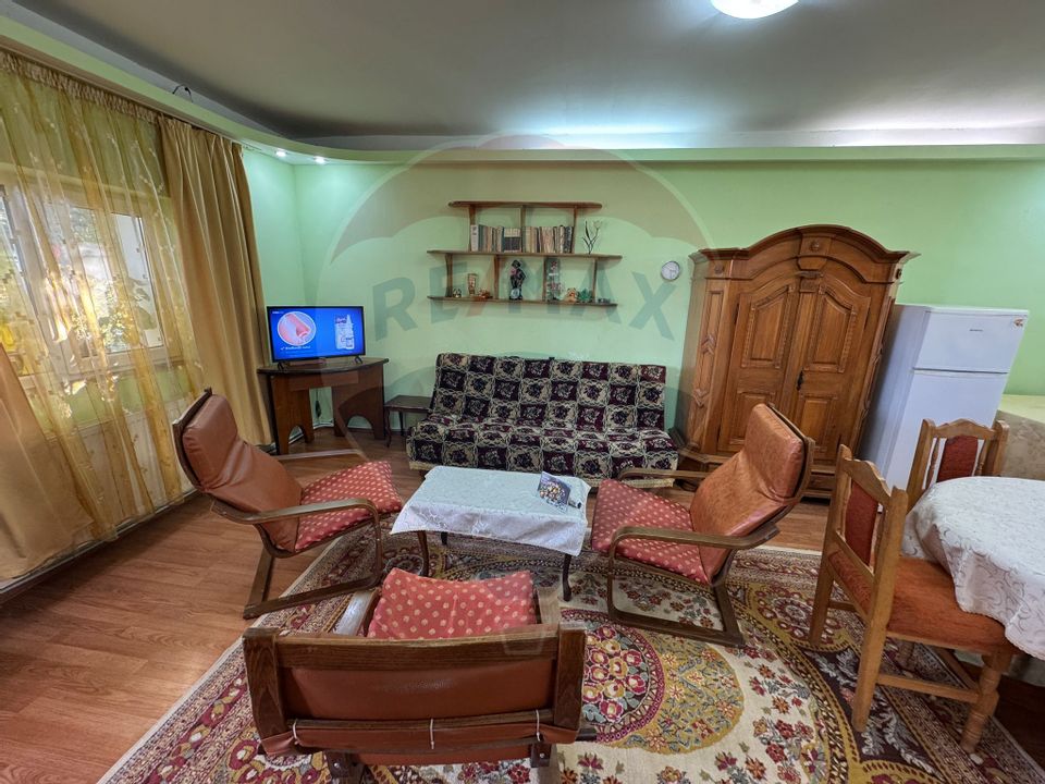 Casă / Vilă cu 5 camere de închiriat în zona Calea Romanului