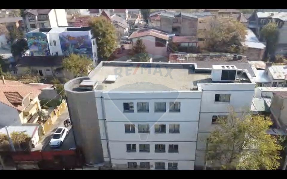 Office space of 720 sqm for sale in Lizeanu area - yield +8%