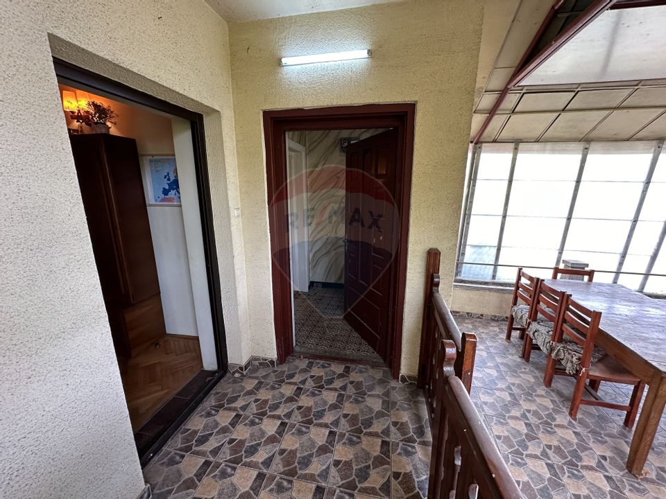 For sale | House with 8 rooms | Campina