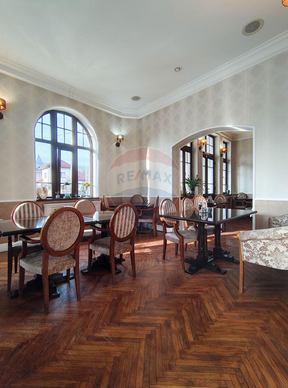 Două vile de patrimoniu, restaurate integral, cu farmec interbelic