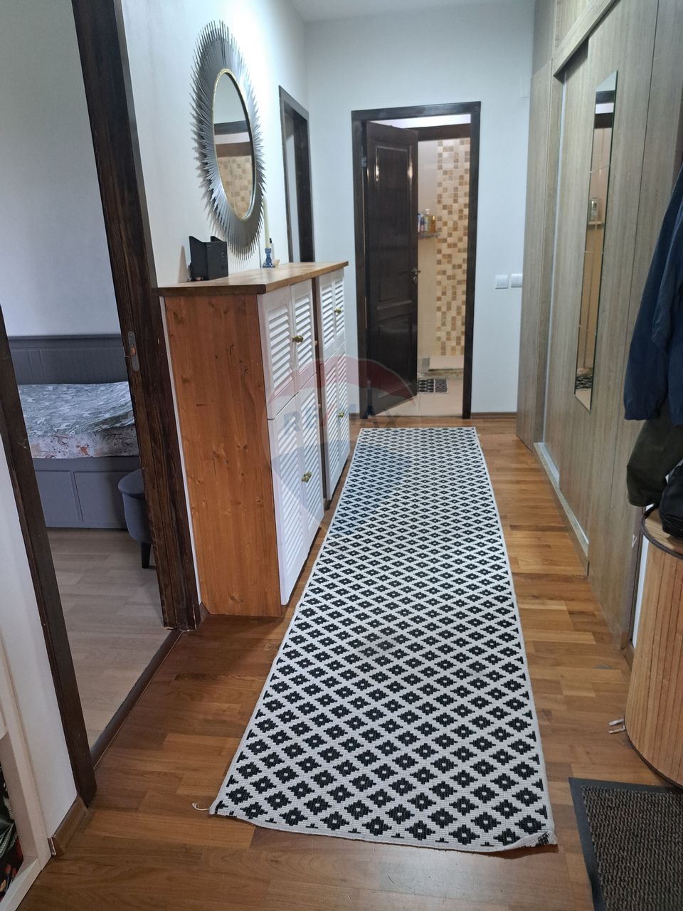 3 camere de închiriat, zona Consul, etaj 4 din 10