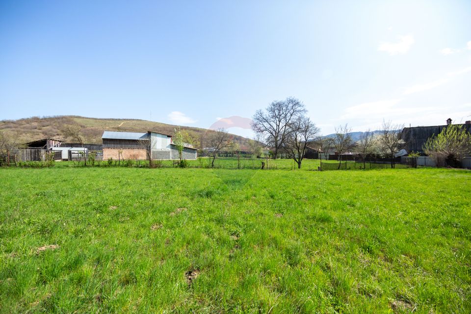 Teren intravilan însorit situat la intrare în Zizin – 1313 mp