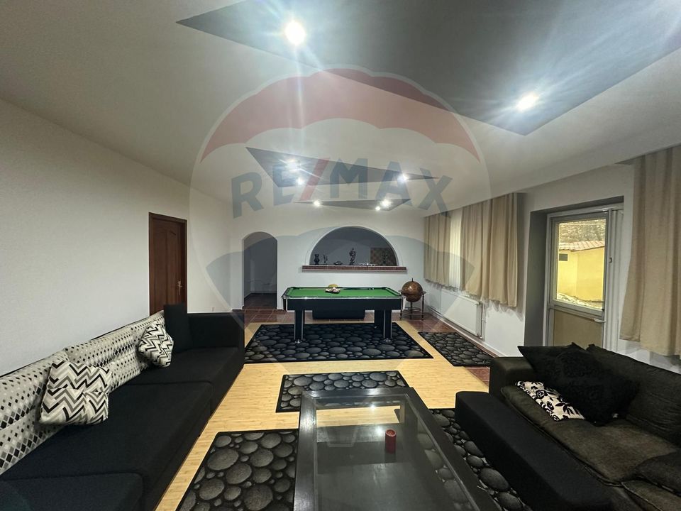 Casă spațioasă 6 camere, 2 băi, garaj spatios și terasă