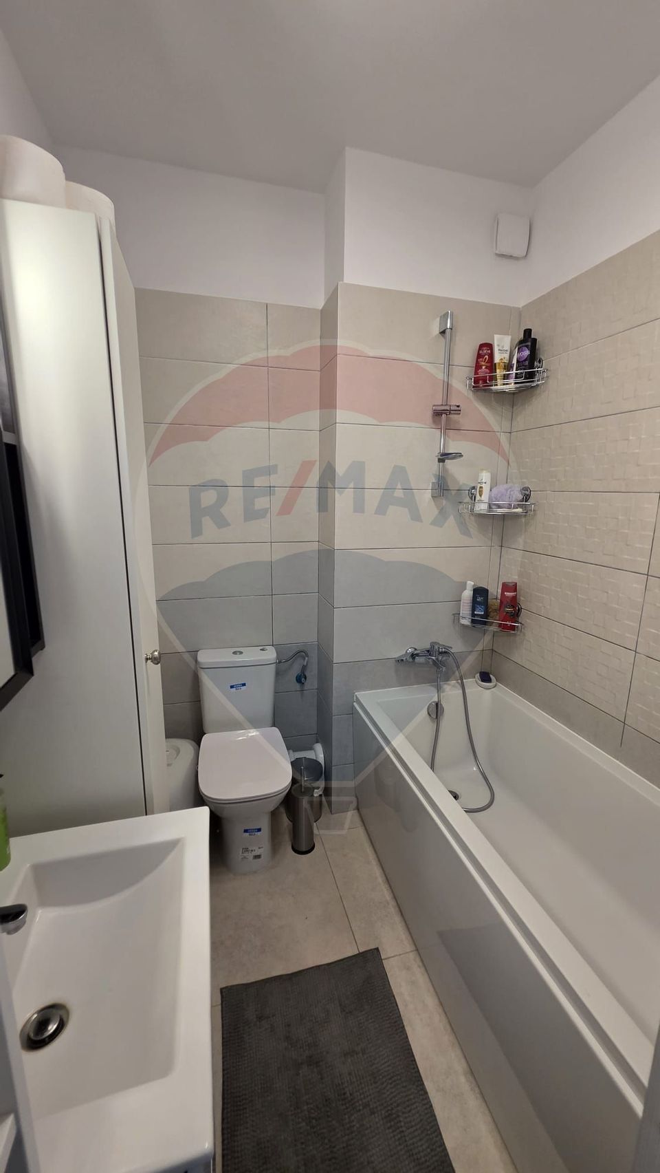 Apartament cu vedere spectaculoasa spre lac in Aqua City