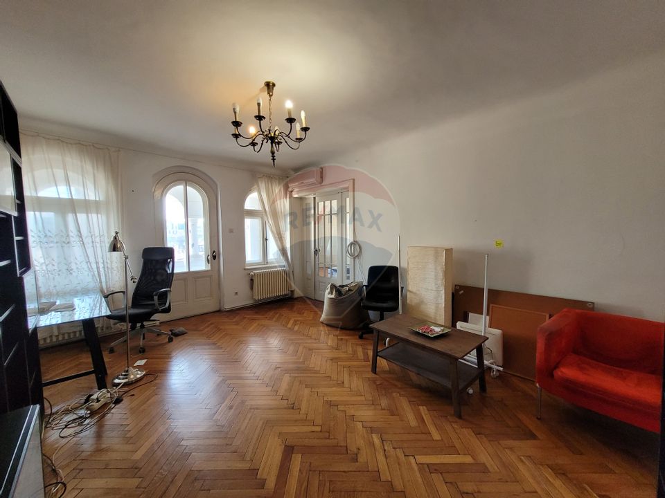 Apartament cu 2 camere de închiriat în zona Universitate