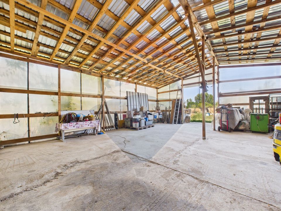 Hala, teren 5000 mp si casa in Potlogi- 38 km pana in Bucuresti