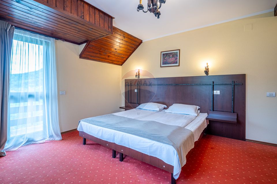 Proprietate deosebită de vânzare în Bușteni - Pensiune + Duplex