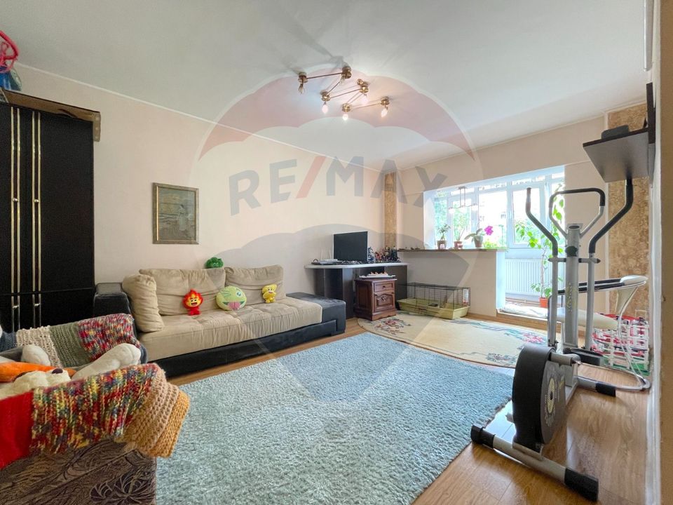 REZERVAT !  Apartament cu 3 camere de vânzare în Răcădău