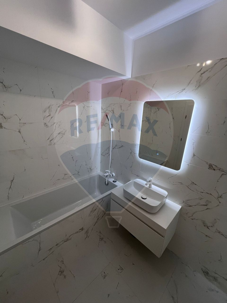 DE INCHIRIAT Apartament 3 camere CRYSTAL NORTH PIPERA