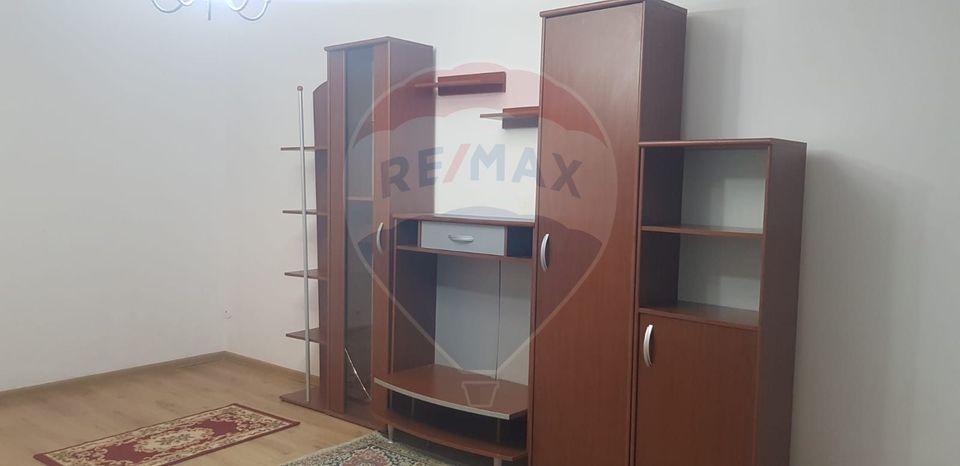 Apartament cu 3 camere de închiriat pe strada Marasesti