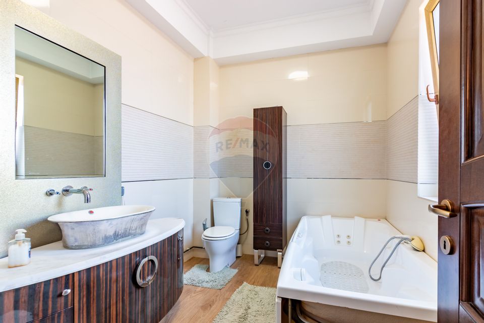 For Sale House / Villa with 11 rooms and Production Hall Voluntari