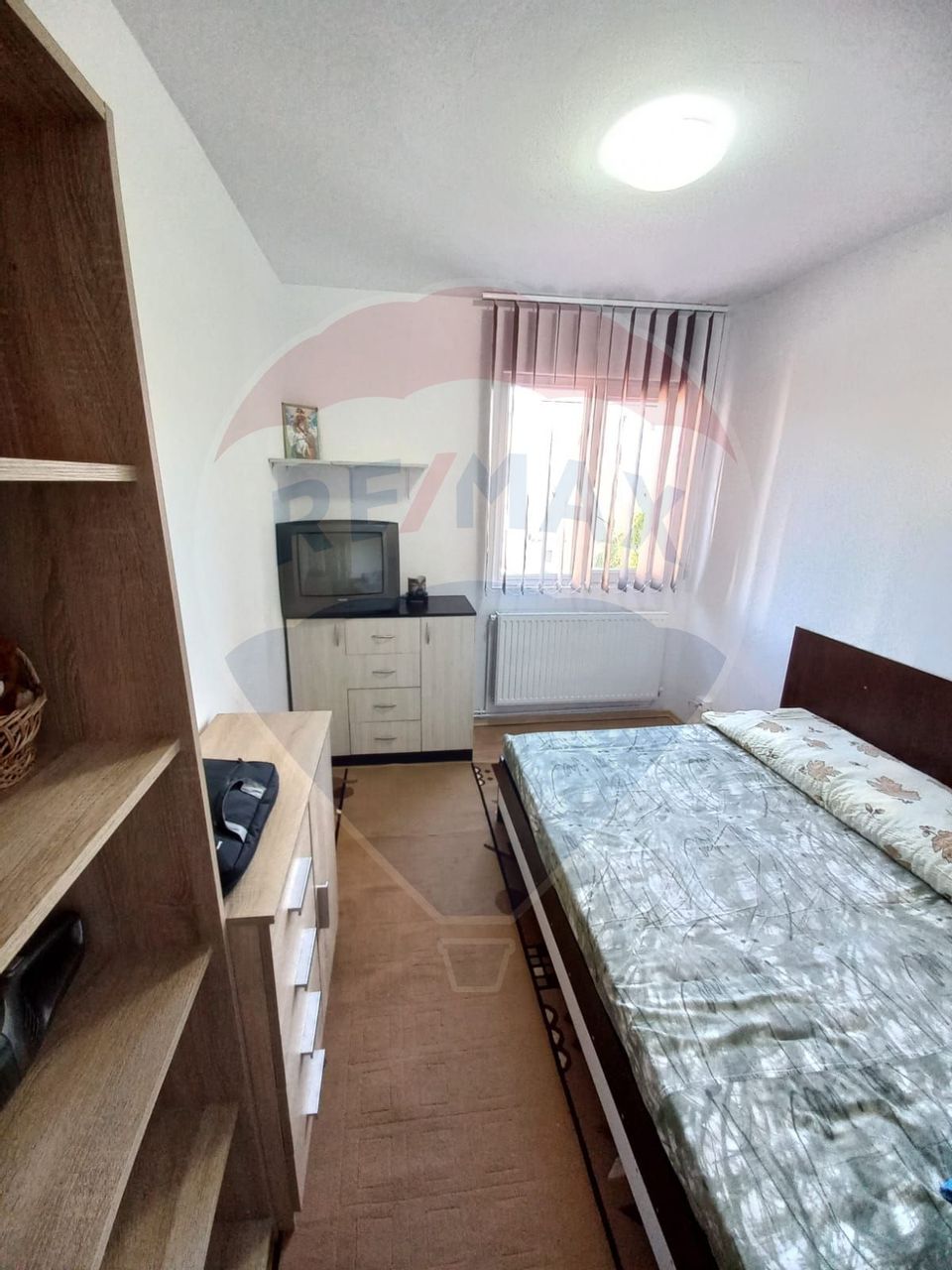 Apartament 2 camere de vanzare in bloc de apartamente 500m Piata 1 Mai